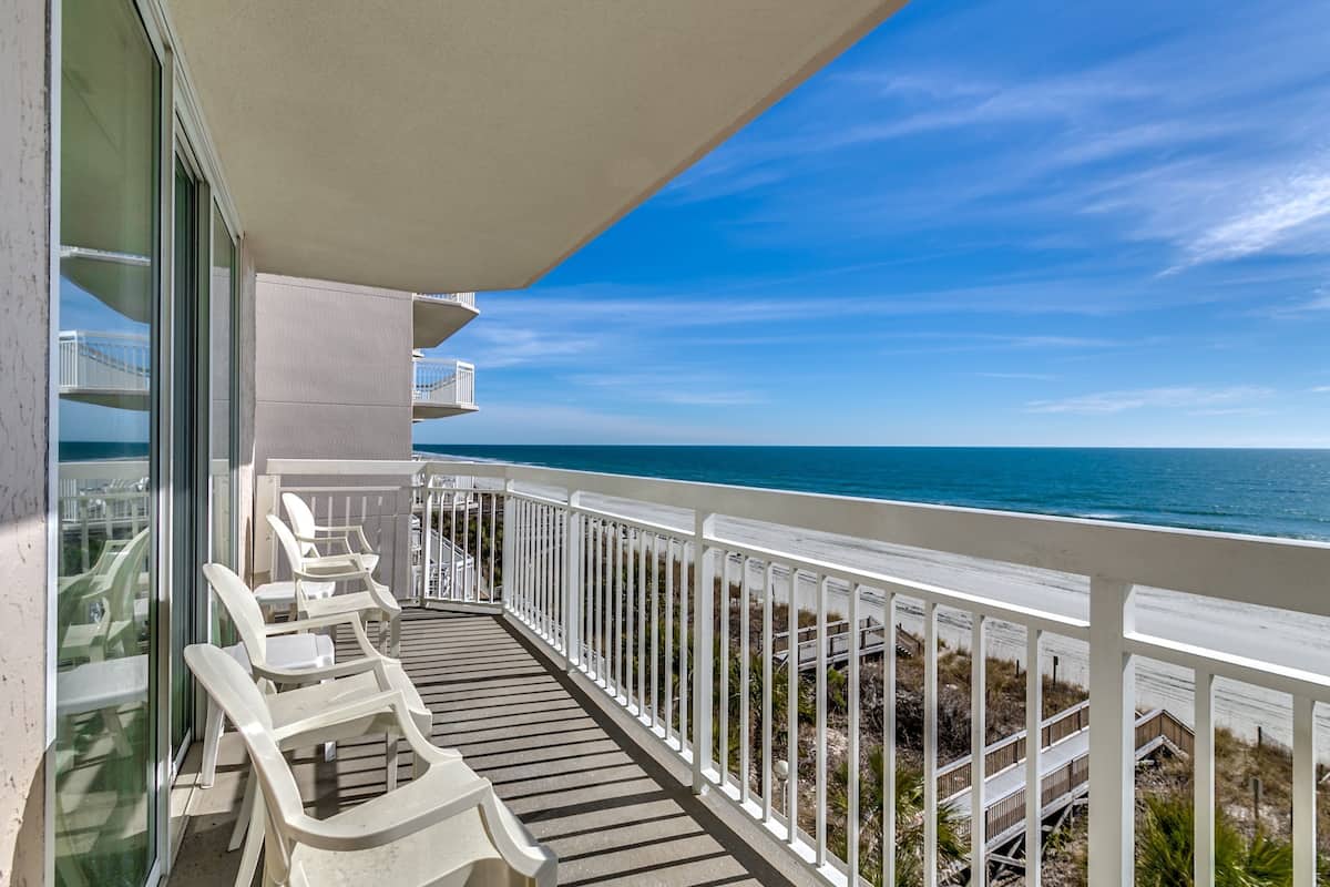 Condo 4 Bedroom / 3 Bath Ocean View | Balcony
