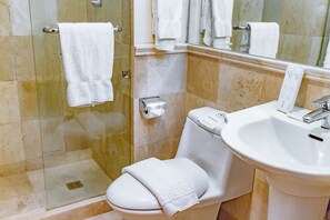 Standard Room | Bathroom | Shower, rainfall showerhead, free toiletries, hair dryer - Crown Regency Courtyard Resort (Boracay Island)