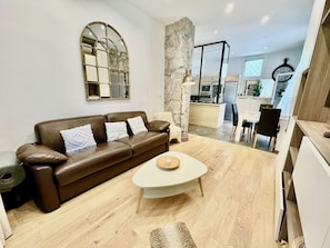Standard Apartment | Living area | Flat-screen TV, DVD player - Apart Hotel Riviera - Grimaldi - Promenade des Anglais (Nice)