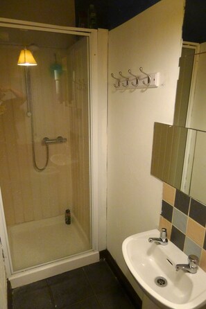 تجهيزات دش، مجففات شعر، مناشف