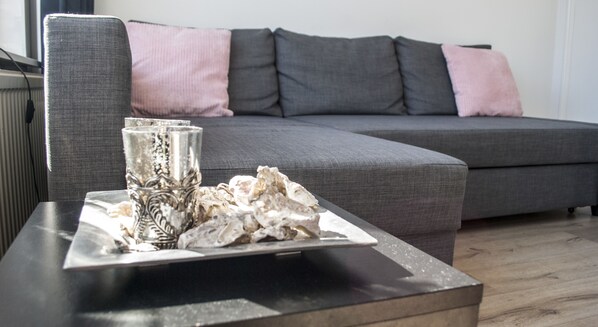 Căn hộ, 2 phòng ngủ, ban công | Phòng khách | TV màn hình phẳng 