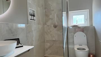 Doccia, set di cortesia gratuito, asciugacapelli, asciugamani