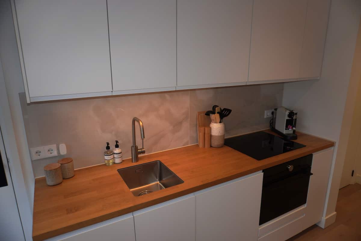 Fridge, coffee/tea maker, electric kettle, toaster