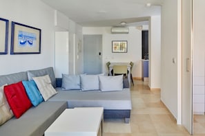 Superior Apartment, 3 Bedrooms | Living room
