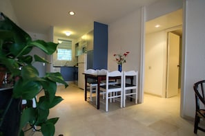 Apartment, 2 Schlafzimmer, Poolblick (adults) | Eigene Küche