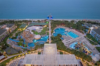 DOBEDAN WORLD PALACE