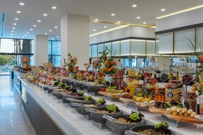 6 restaurantes: opção de café da manhã, almoço e jantar