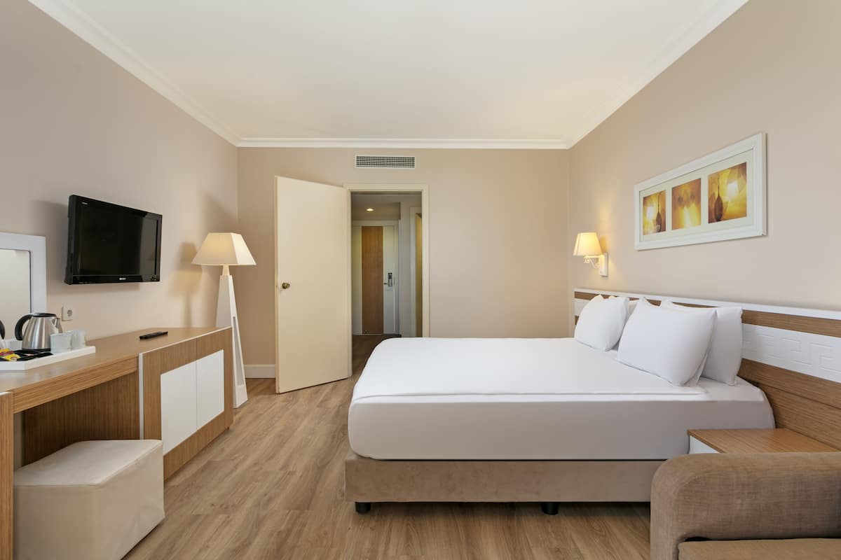 Family Duplex | Free minibar, in-room safe, desk, blackout drapes