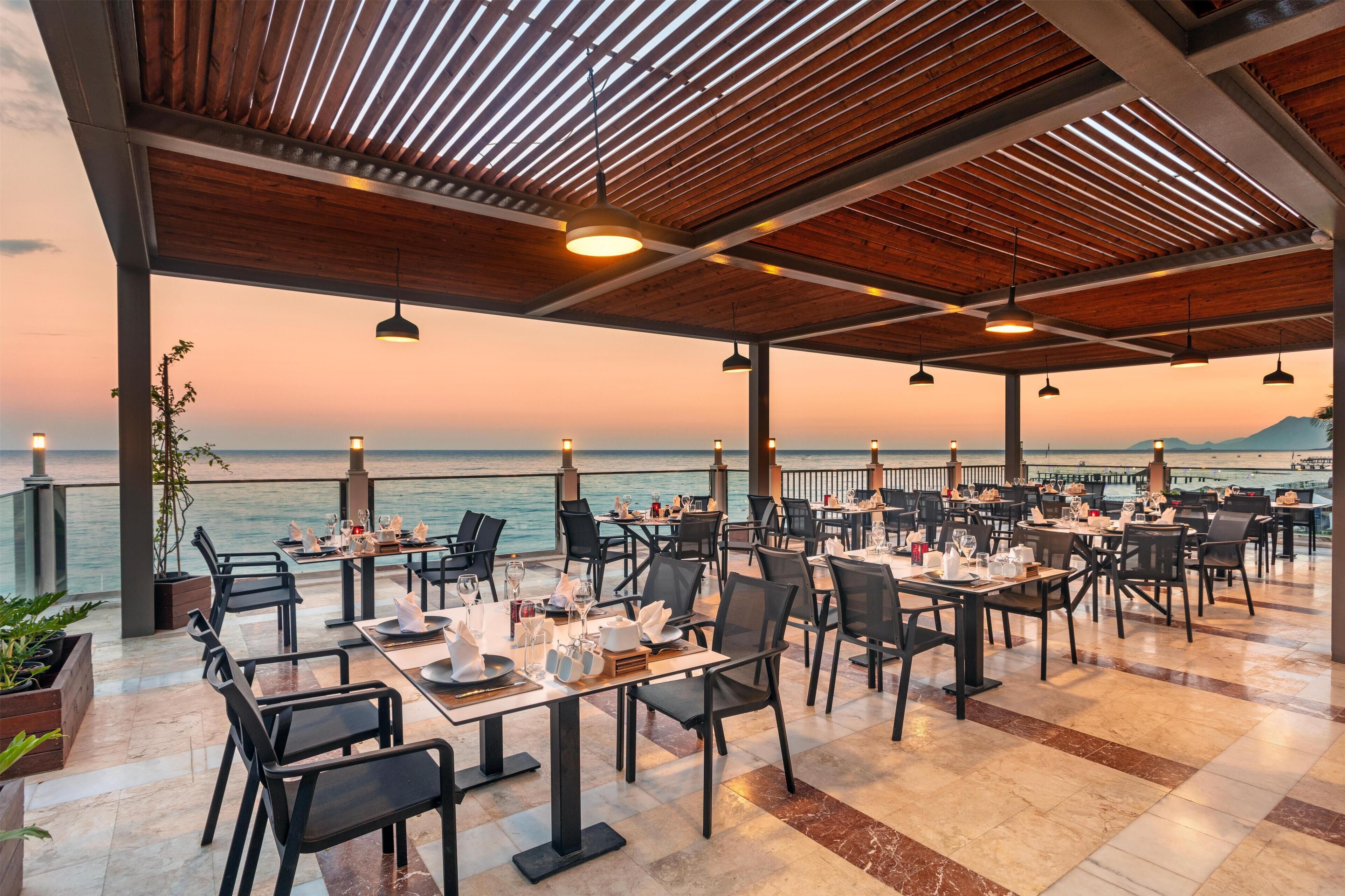 6 restauranter, frokost, lunsj og middag serveres, internasjonale retter