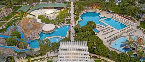 2 indoor pools, 7 outdoor pools, pool umbrellas, pool loungers