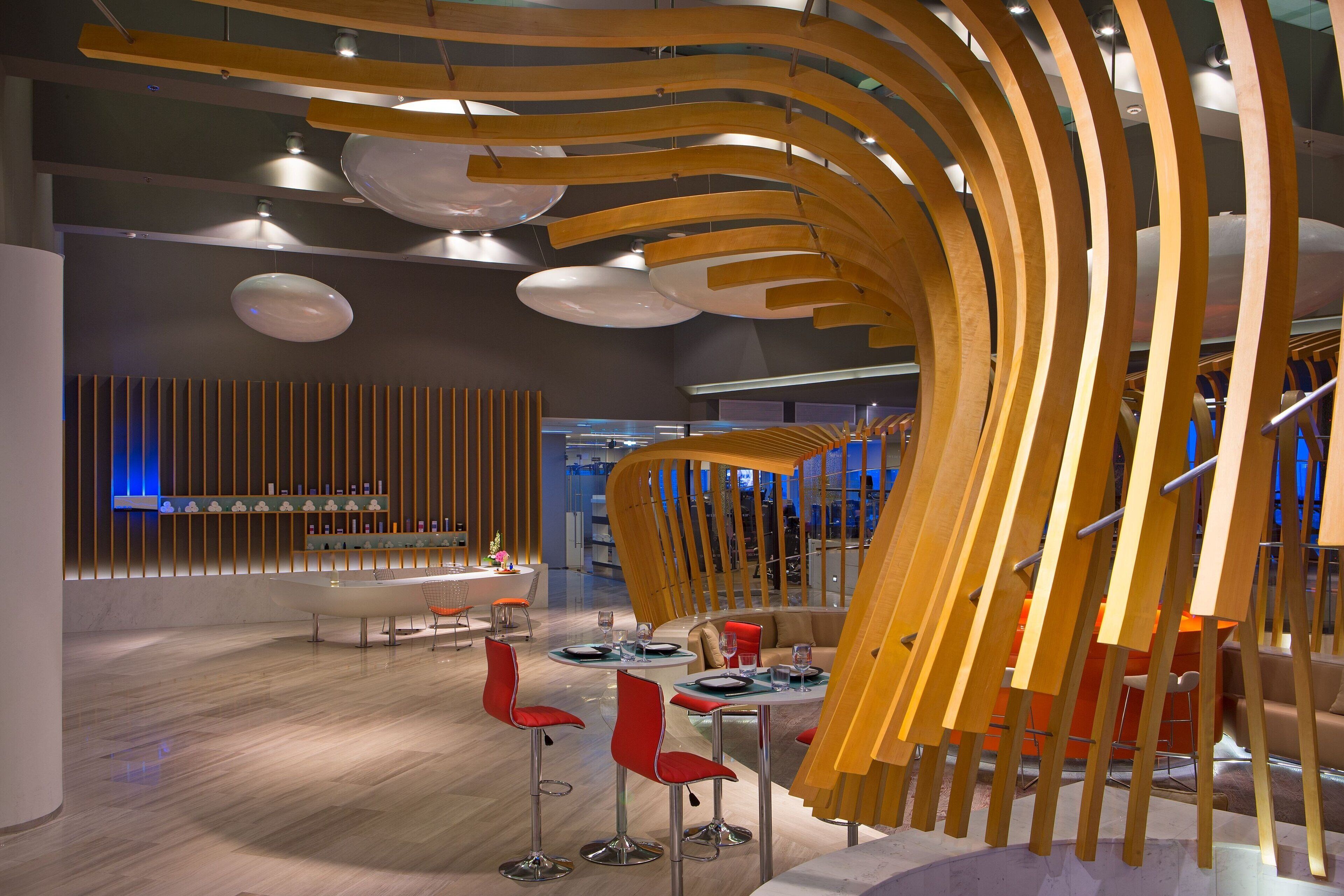 2 restaurants, breakfast, lunch, dinner served; international cuisine