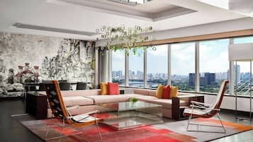 Phòng Suite Presidential, 1 giường cỡ king, không hút thuốc, quang cảnh sông | Bộ đồ giường cao cấp, chăn bông, nệm Select Comfort, minibar