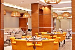 Daily buffet breakfast (RUB 1000 per person)