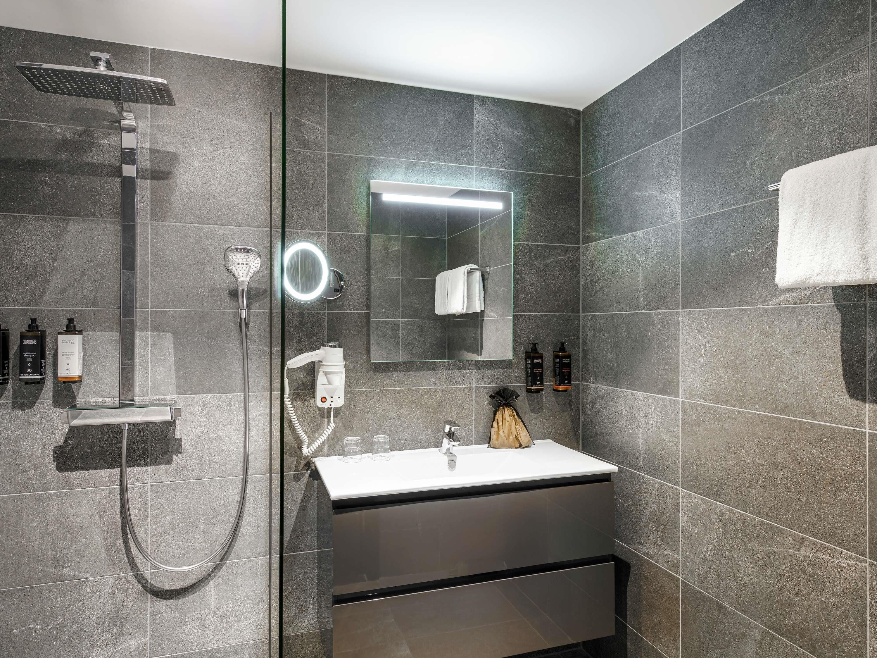 privilege, room, 1 double bed | premium bedding, in-room safe, desk, soundproofing