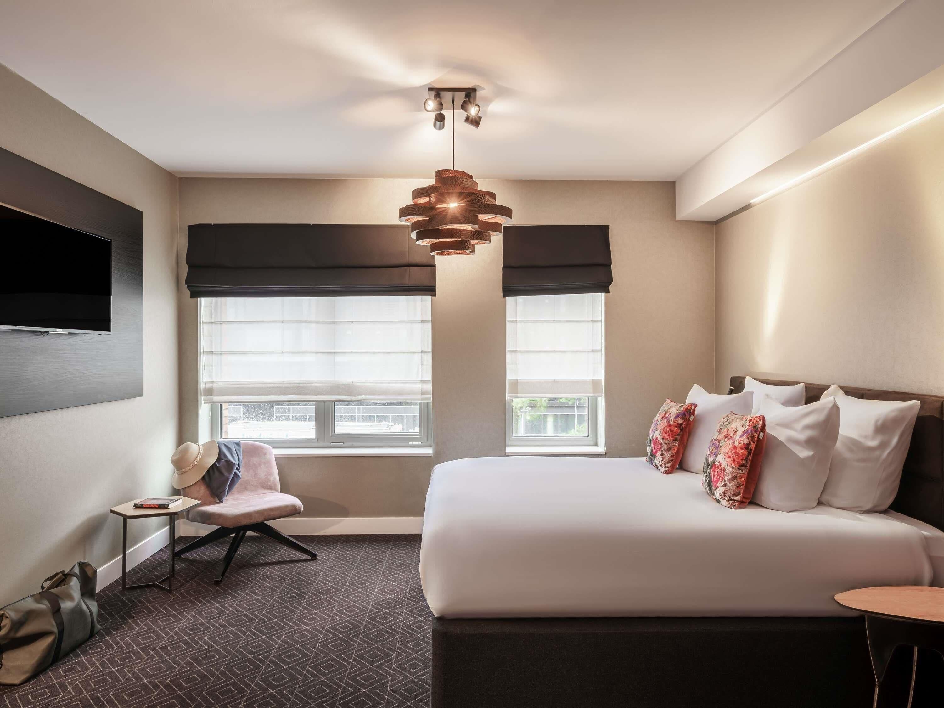 classic room, 1 double bed | premium bedding, in-room safe, desk, soundproofing