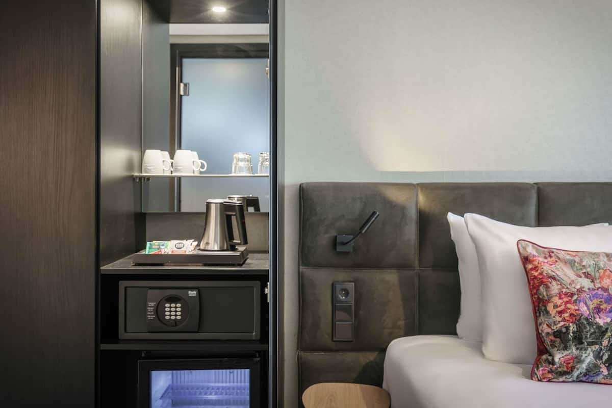 Premium bedding, in-room safe, desk, soundproofing