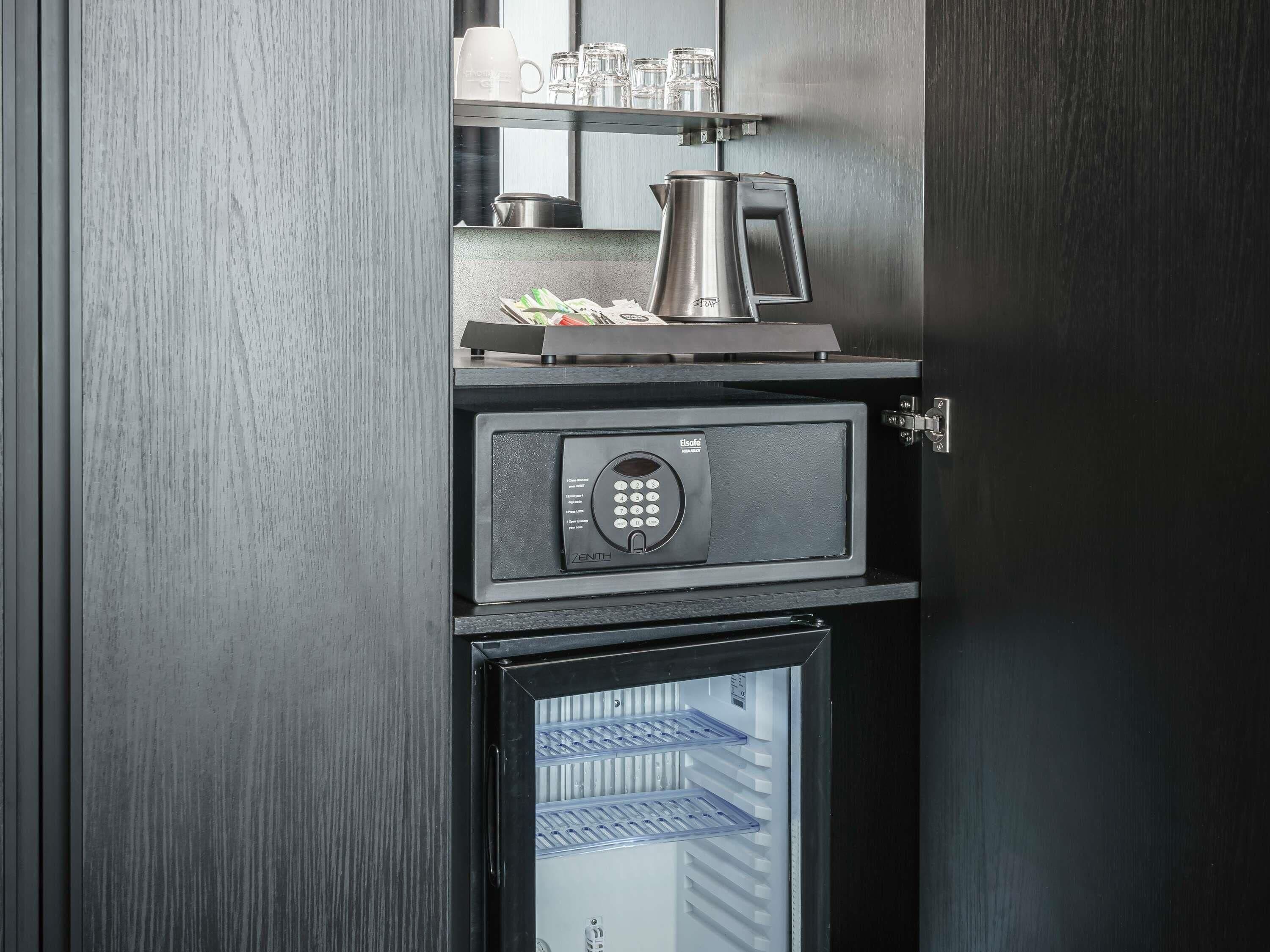 premium bedding, in-room safe, desk, soundproofing