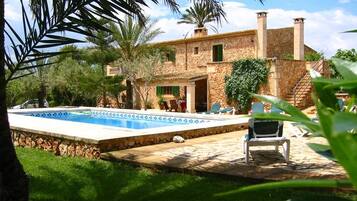 2 piscinas al aire libre, sombrillas, sillones reclinables de piscina