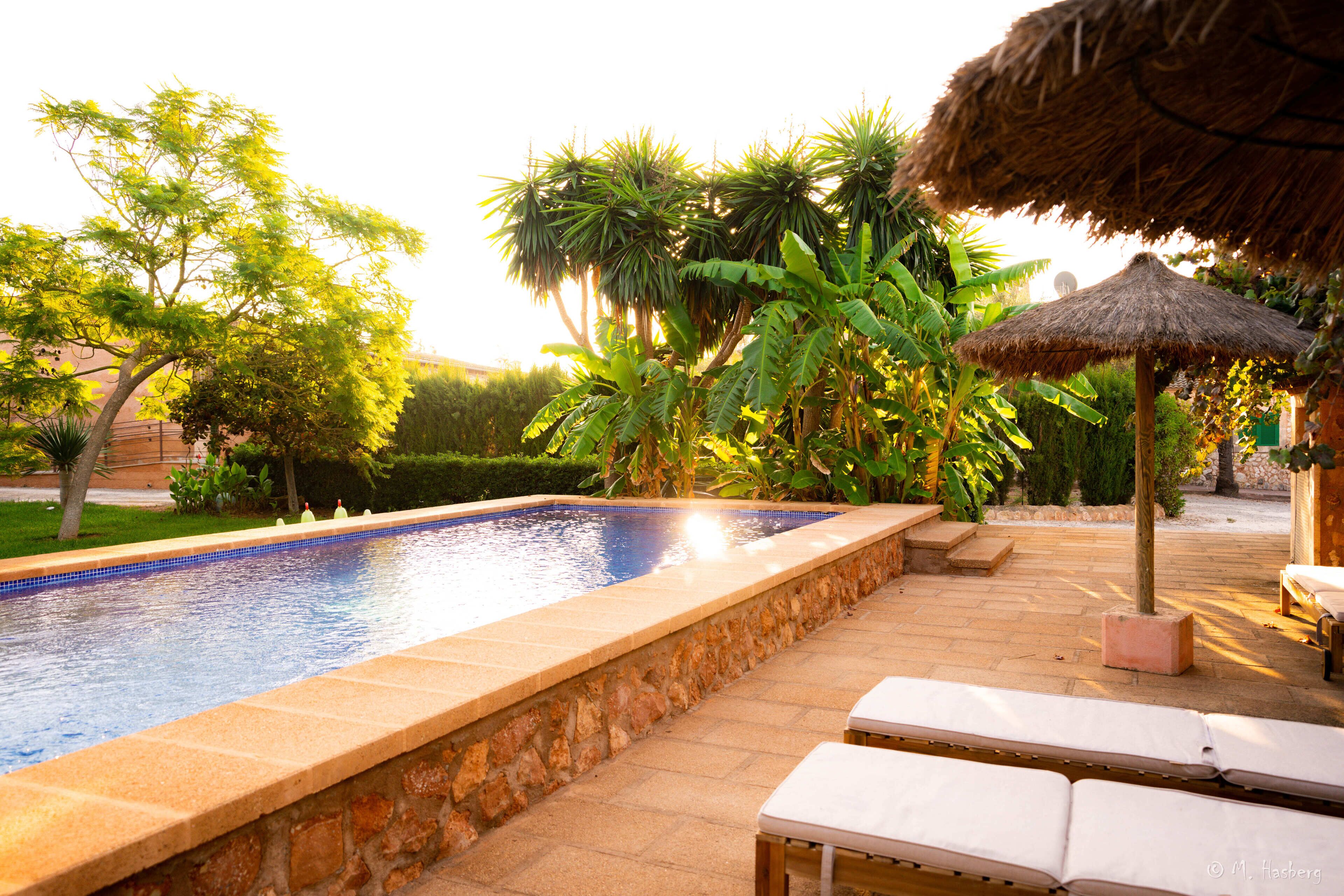 2 outdoor pools, pool umbrellas, pool loungers