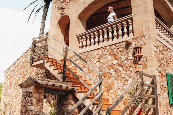 Bureau, rideaux occultants, chambres insonorisées