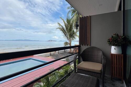Family Room with Sea View | Vue de la chambre