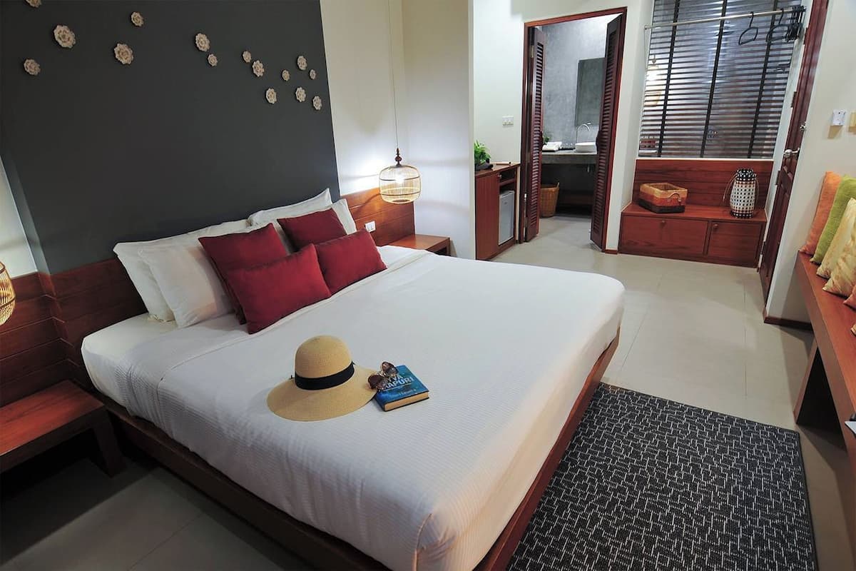 Grand Superior Double Room | In-room safe, blackout drapes, free WiFi, bed sheets