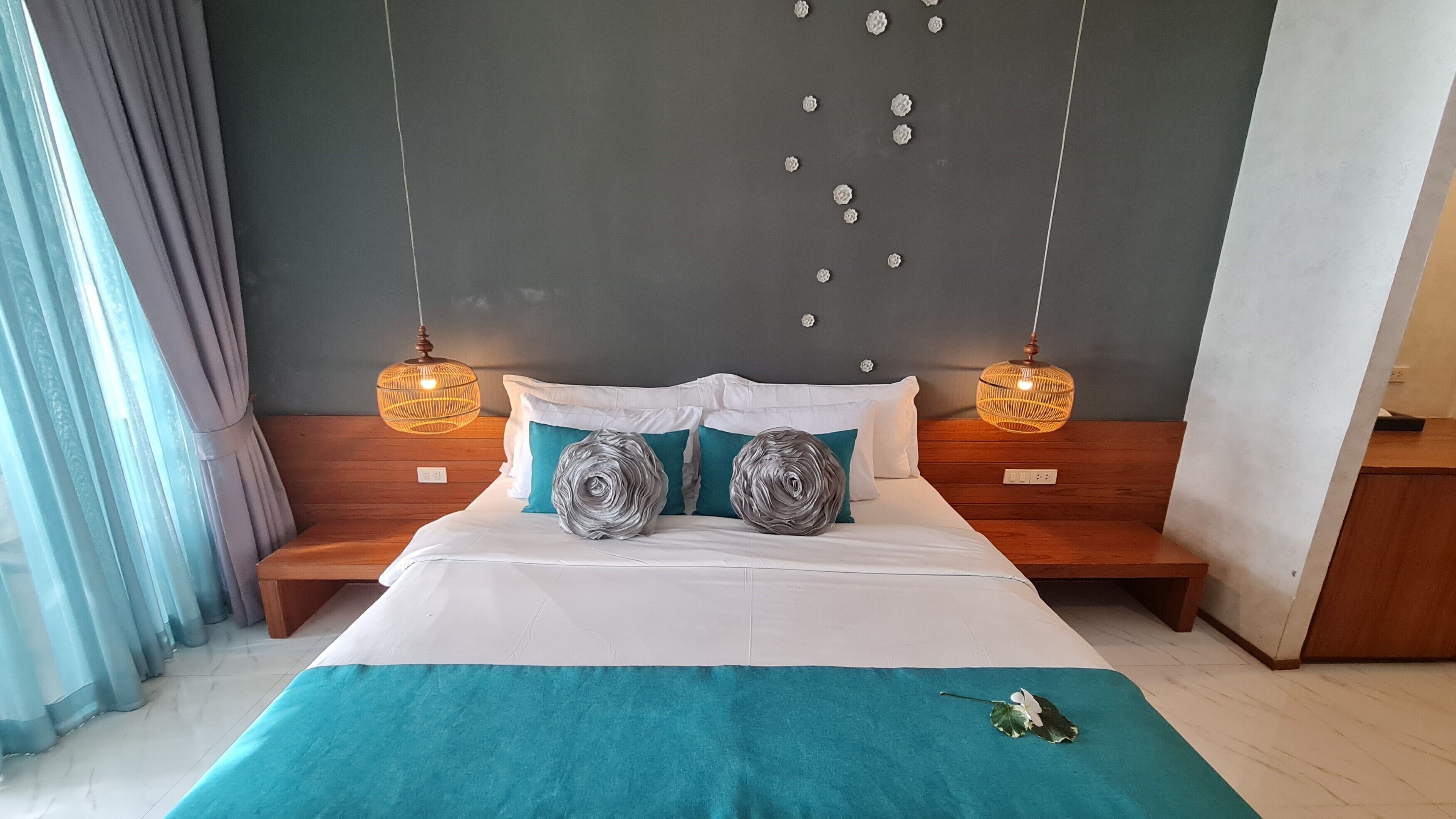 Deluxe Double Room with Sea View | Caja de seguridad en la habitación, cortinas blackout y wifi gratis 
