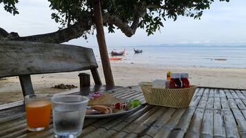 Daily buffet breakfast for a fee