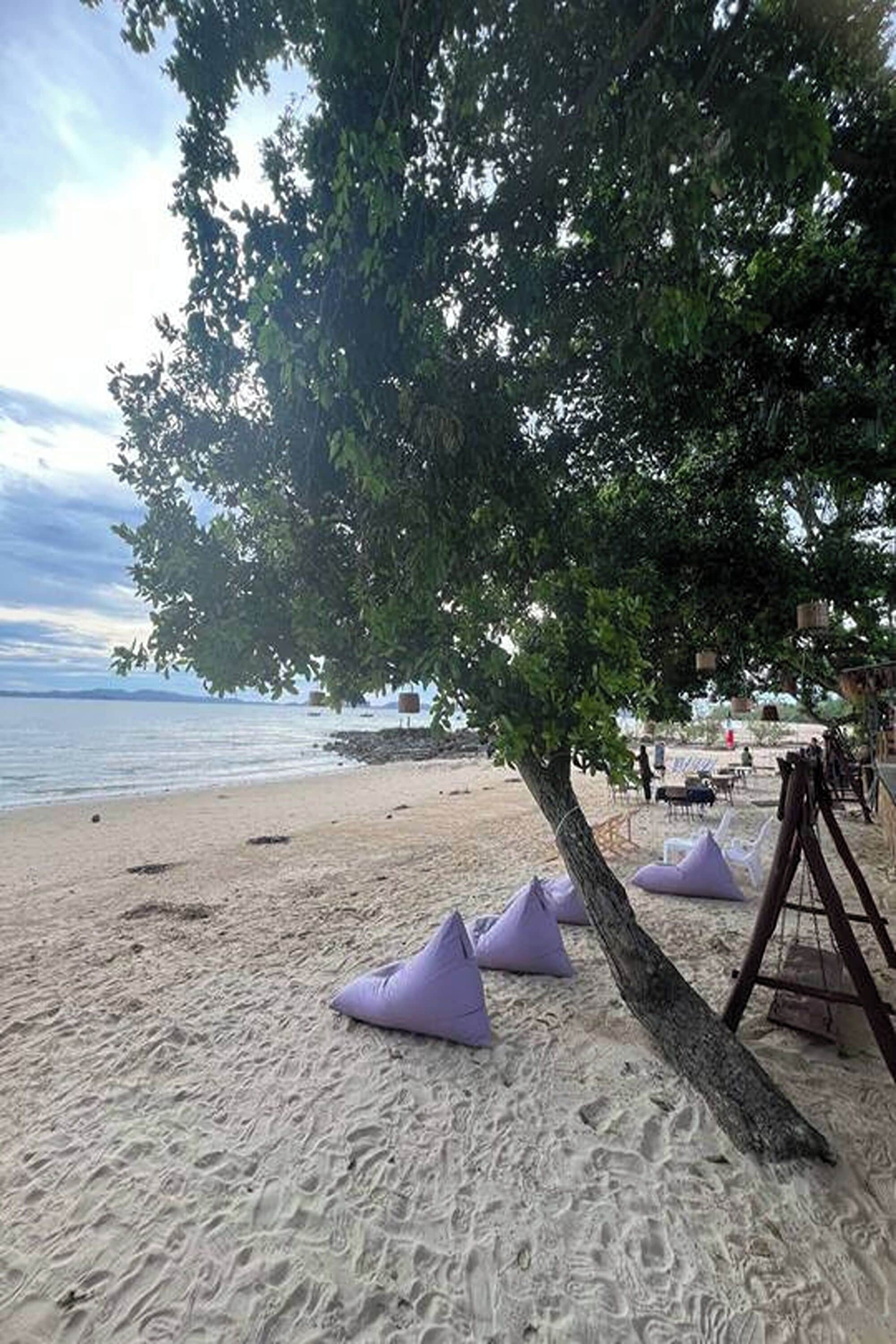 Playa privada, camastros, toallas de playa y masajes en la playa 