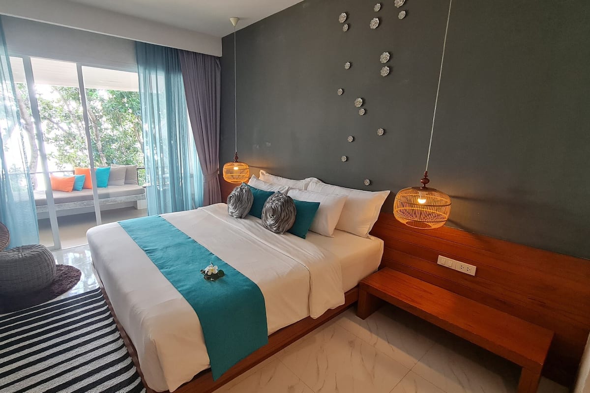 Deluxe Double Room with Sea View | In-room safe, blackout drapes, free WiFi, bed sheets