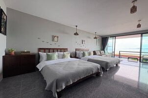 Deluxe Double Room with Sea View | Cofres nos quartos, cortinas blackout, Wi-Fi de cortesia, roupa de cama