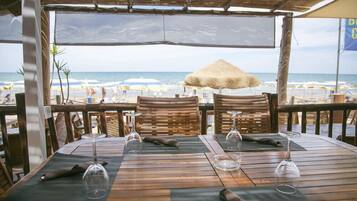 Tempat makan outdoor