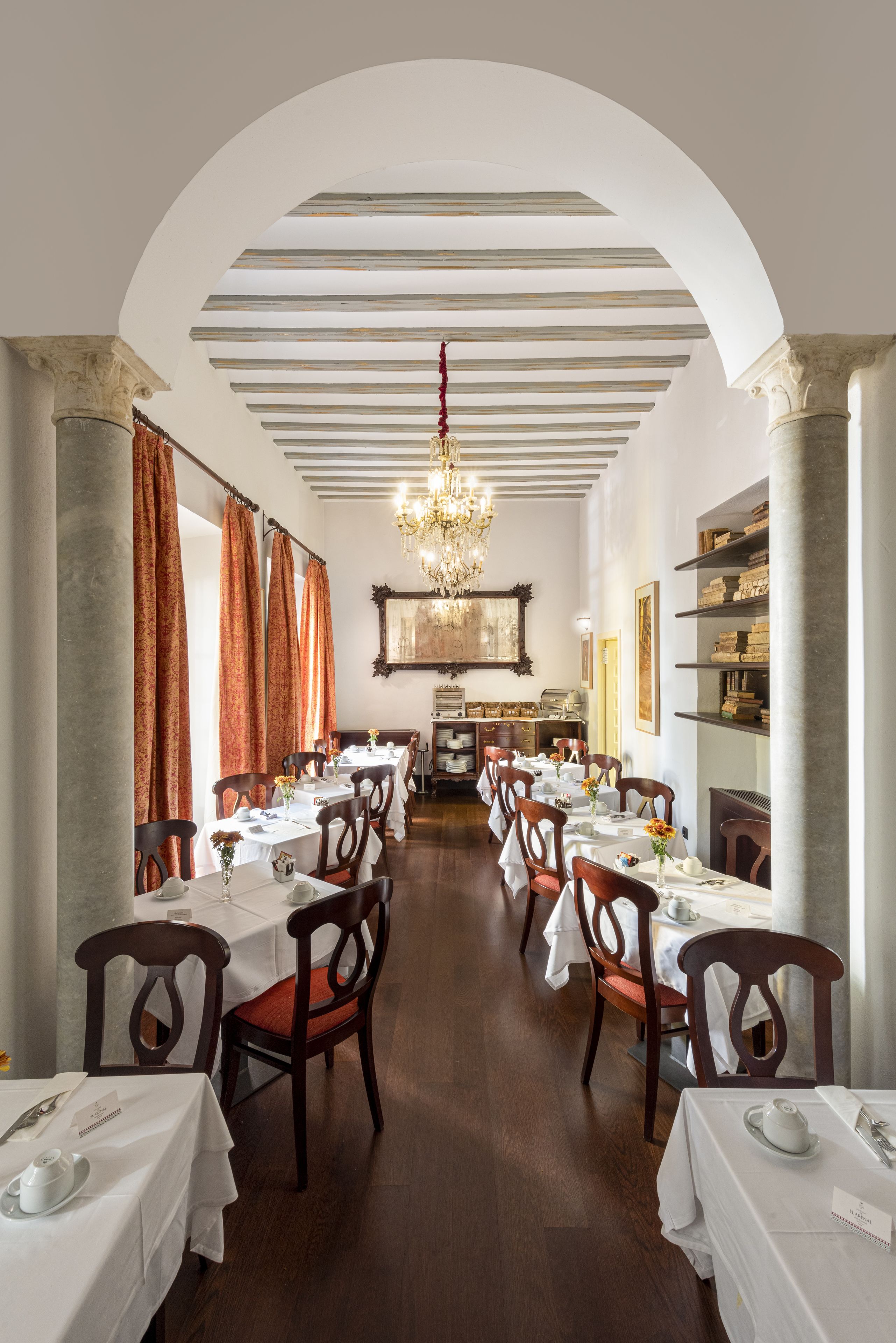 Café da manhã com buffet todos os dias mediante uma taxa