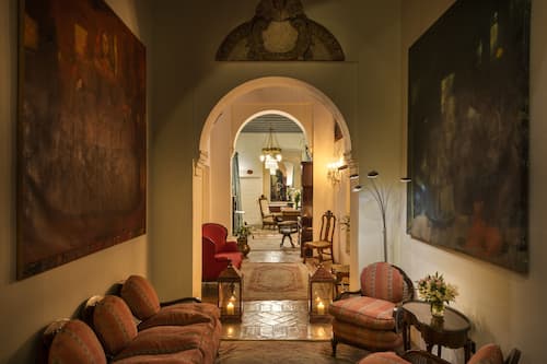 Bar lounge