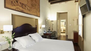 Classic Room | Minibar, in-room safe, individually furnished, desk