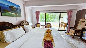 Desk, blackout drapes, rollaway beds (surcharge), WiFi (free) - Lanta MP Place (Ko Lanta)