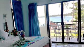 Desk, blackout curtains, rollaway beds, free WiFi