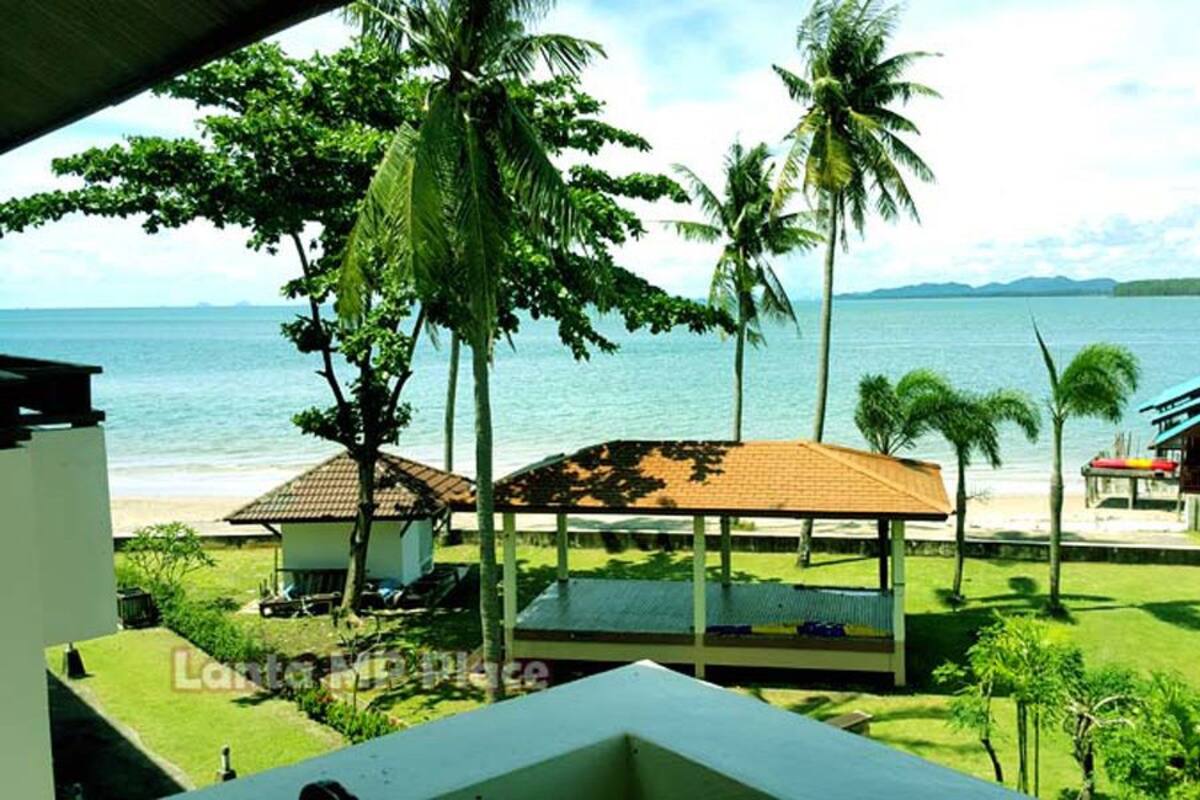 Deluxe Double or Twin Room, Sea View | Desk, blackout drapes, rollaway beds (surcharge), WiFi (free)