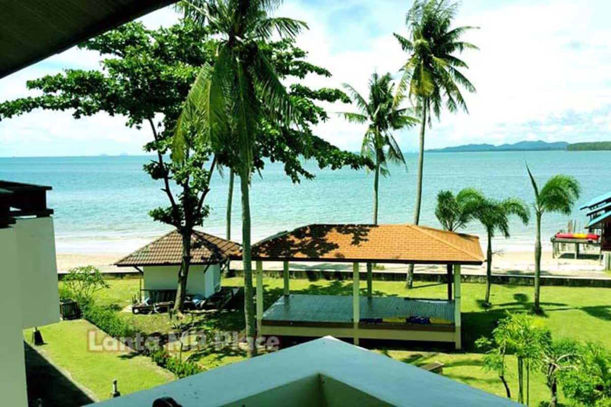 Deluxe Double or Twin Room, Sea View | Desk, blackout curtains, rollaway beds, free WiFi