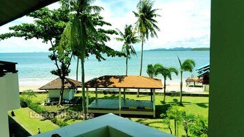 Escritorio, cortinas blackout y camas plegables/adicionales 