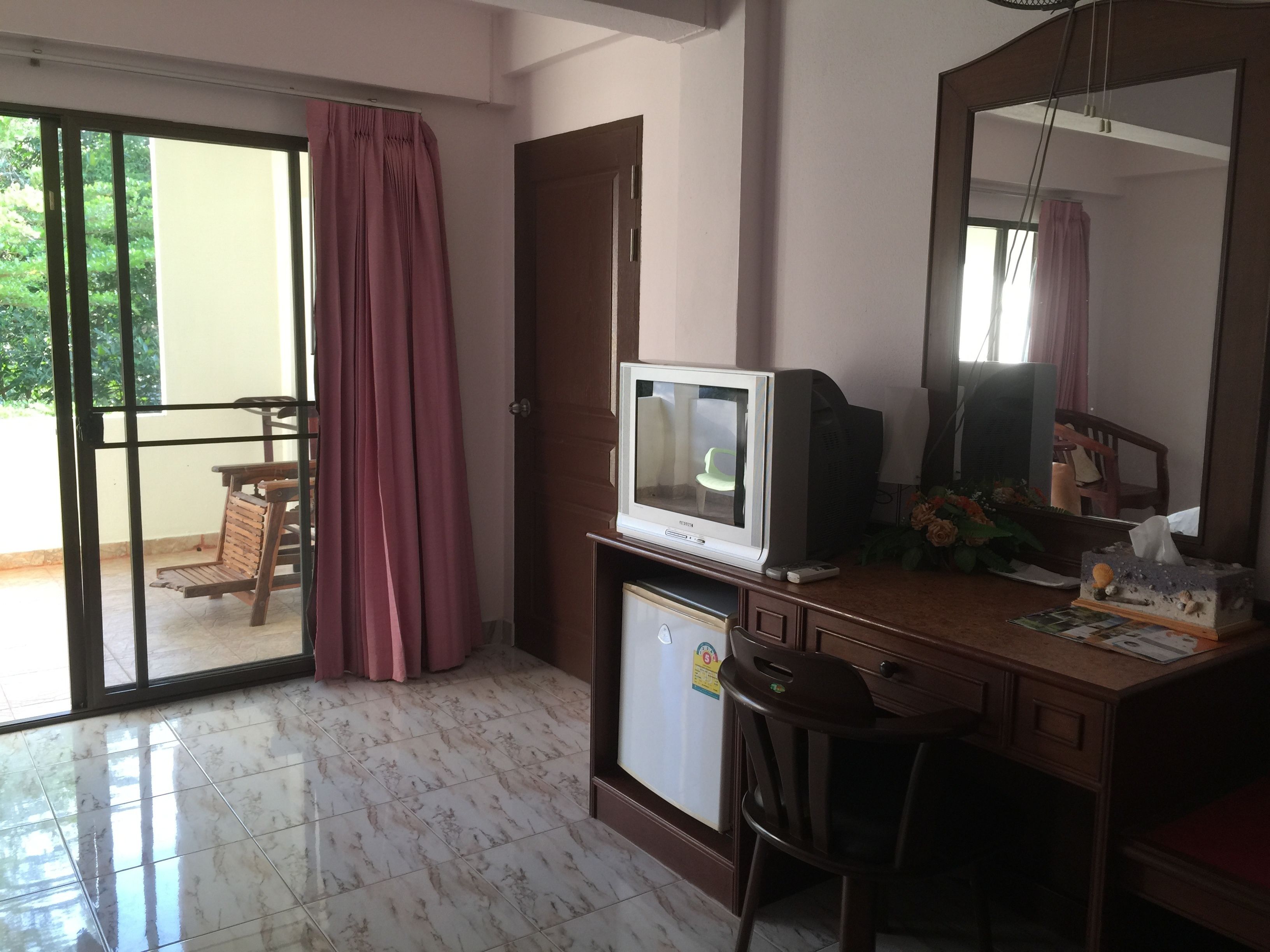 Deluxe Double or Twin Room, Sea View | Room amenity