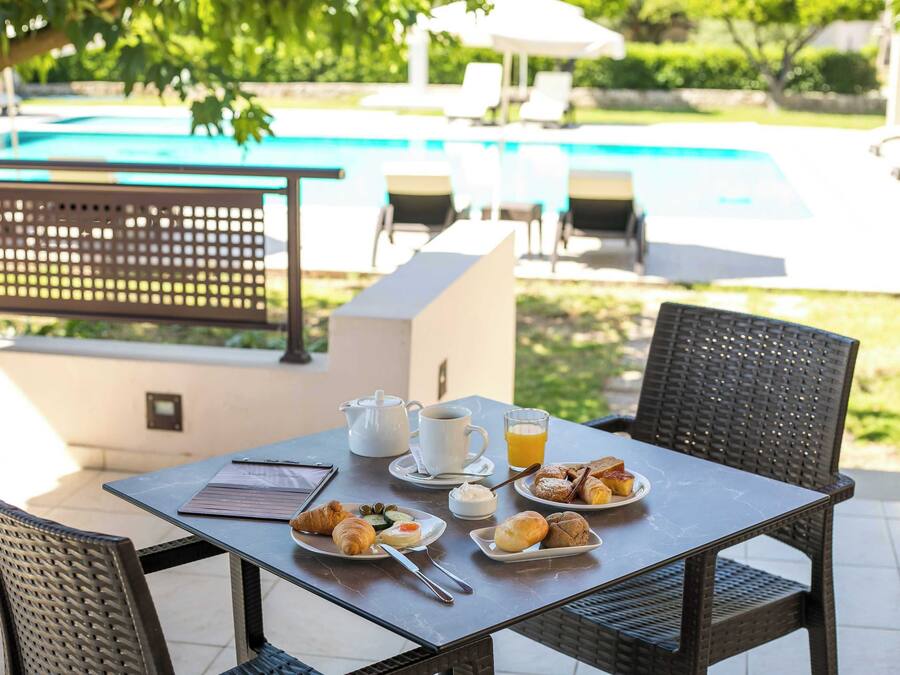 Café da manhã com buffet grátis todos os dias