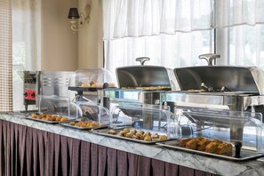 Free daily buffet breakfast - Santa Helena Hotel Ialysos (Rhodes)