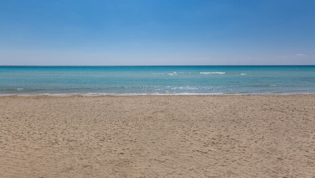 A beach with clear blue water and a sandy shore. - Le Dimore Turchesi (Salve)