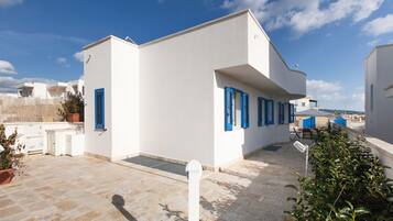 Comfort House, 2 Bedrooms, Kitchen (7 people) | Terrace/patio