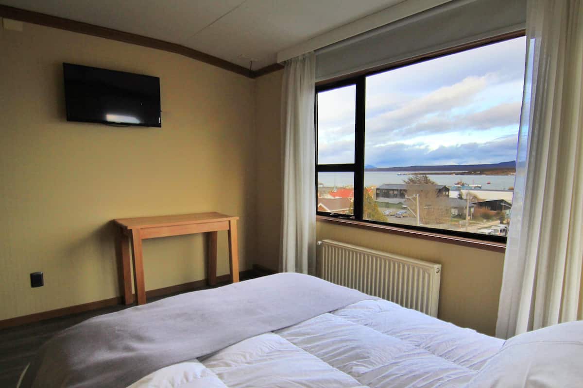 standard double room | in-room safe, free cots/infant beds, bed sheets