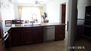 Deluxe Apartment | Private kitchen | Full-size fridge, microwave, stovetop, cookware/dishes/utensils