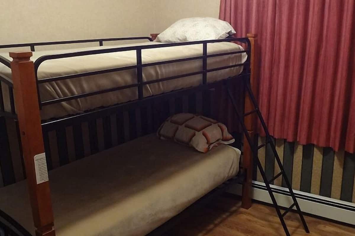 Economy Shared Dormitory, Shared Bathroom