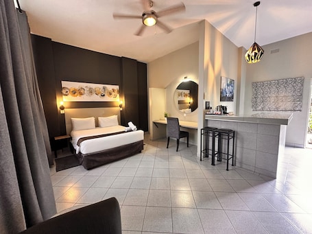 Habitación doble ejecutiva | Baño | Regadera y toallas