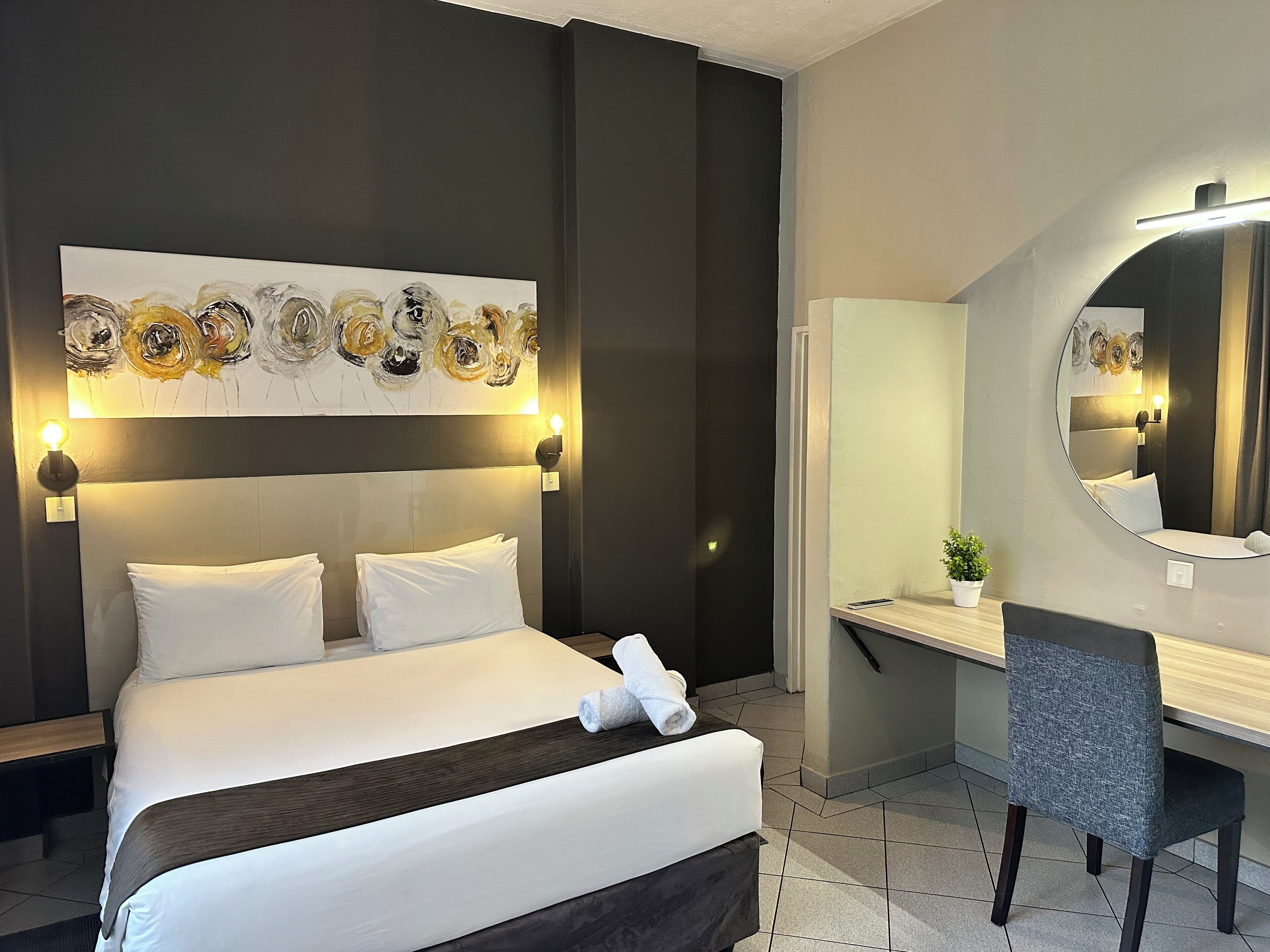 エグゼクティブ ダブルルーム | セーフティボックス (室内)、デスク、ノートパソコン用作業スペース、遮光カーテン